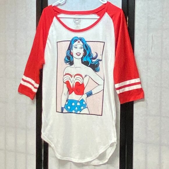 DC Comics Scoop Neck & Hem Wonder Woman 3/4 Raglan Sleeve Tee Shirt Red White XL - Picture 4 of 10